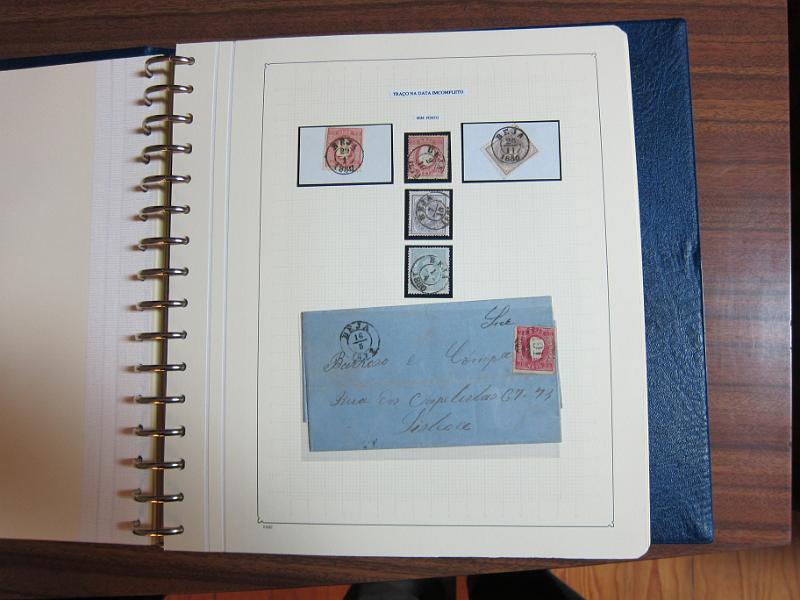 0019 (15).JPG -     Lote:    19      Marcofilia      Lotes Especiais       Descrição:         Portugal. Colecção especializada de carimbos de duplo círculo, tipo 1852, montada em 4 álbuns Lindner, com selos de diversas emissões e cartas, com estudo minucioso de cada marca. Lote a ver.         Lote       Valor Base:     &euro; 2.500,00     Valor Venda:     Retirado     